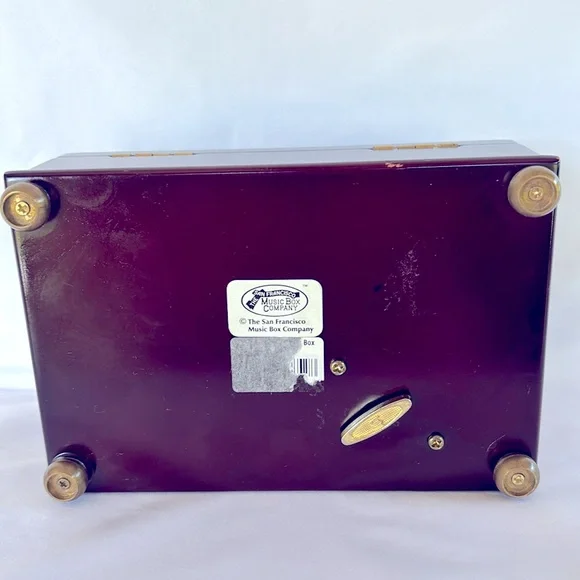 LIKE NEW ❤️ STUNNING STONES EMBROIDERY LID TIMELESS CLASS CHARM WOODEN MUSIC BOX - Picture 12 of 15